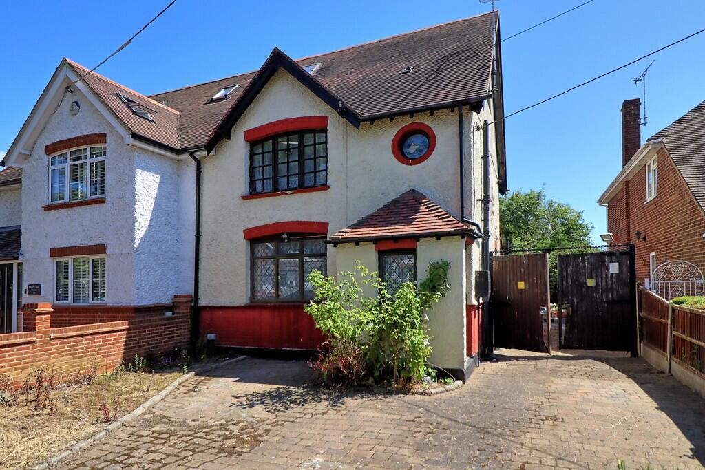 3 bedroom semidetached house for sale in Templewood Road, Hadleigh , SS7
