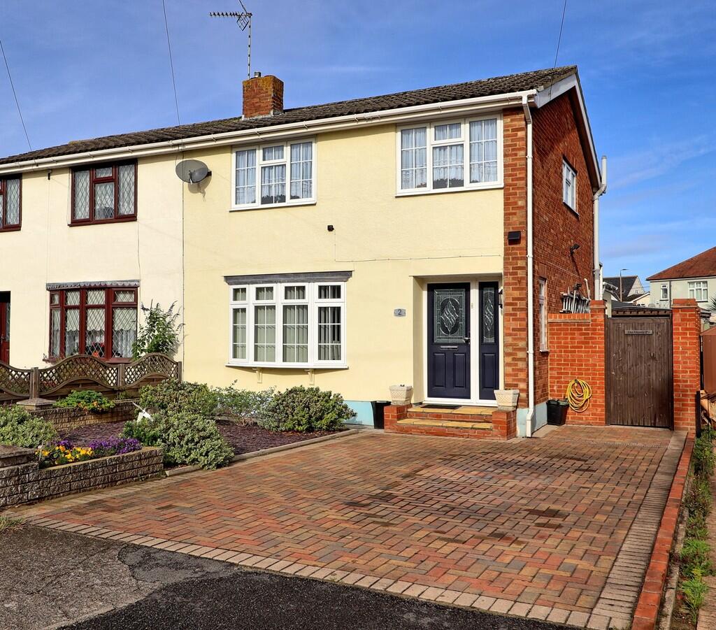 Main image of property: Sunnymede Close, Thundersley