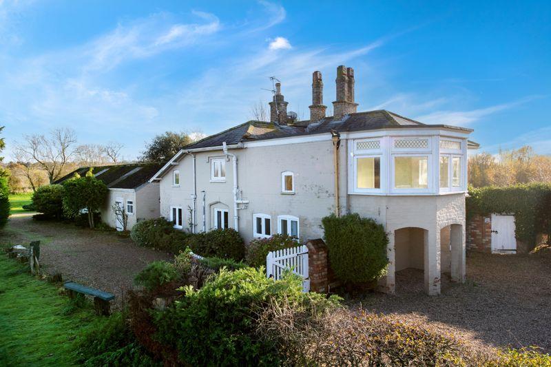 3 bedroom detached house for sale in Riverslea Farm, Tattershall Road, Woodhall Spa, LN10