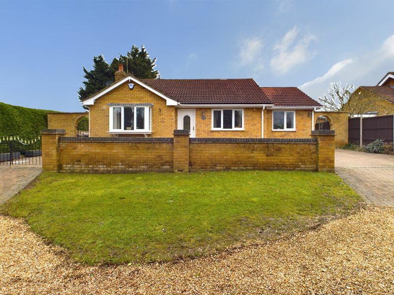 3 bedroom bungalow for sale in Heatherdene, Boston Road, Horncastle, LN9