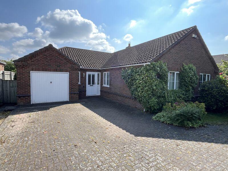 3 bedroom bungalow for sale in Floreana, Lincoln Road, Horncastle, LN9
