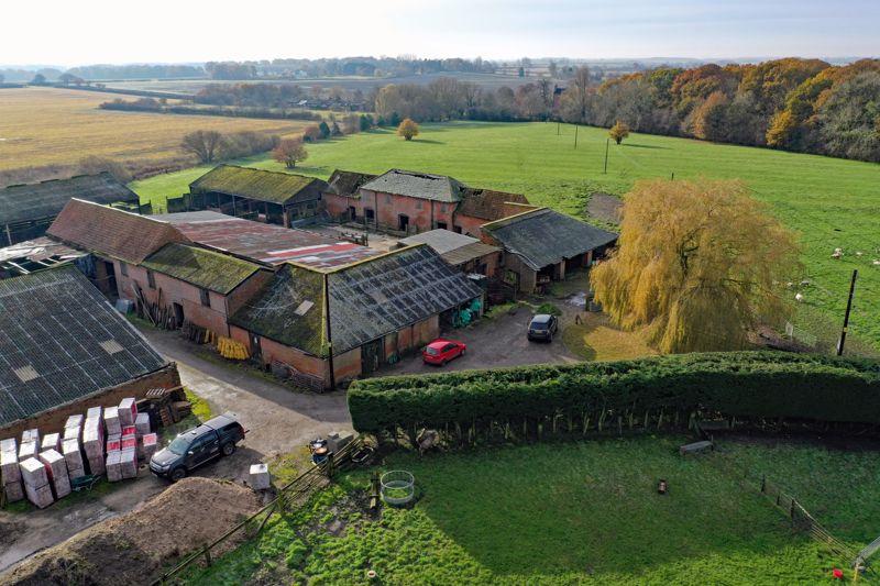 5 bedroom detached house for sale in Warren Farm Barns, Panton, Market