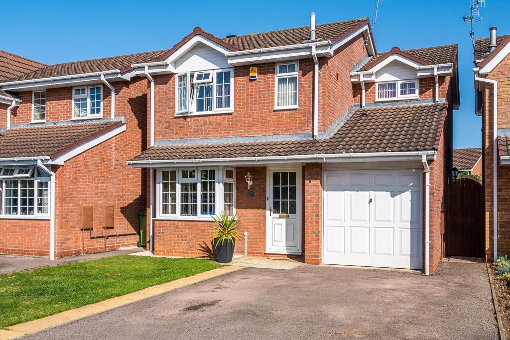 3 bedroom detached house for sale in Lavender Walk, Evesham, WR11