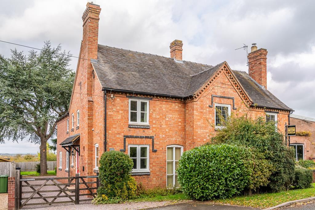 3 bedroom semidetached house for sale in Hill Furze, Pershore, WR10