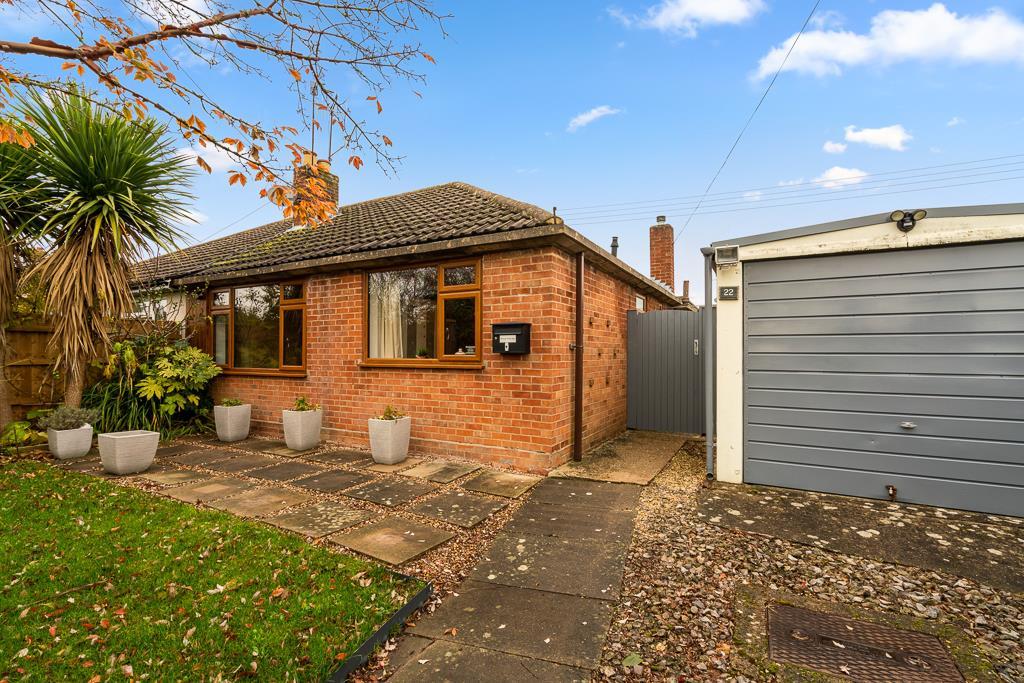 3 bedroom semidetached bungalow for sale in Stratford Road, Honeybourne, Evesham, WR11
