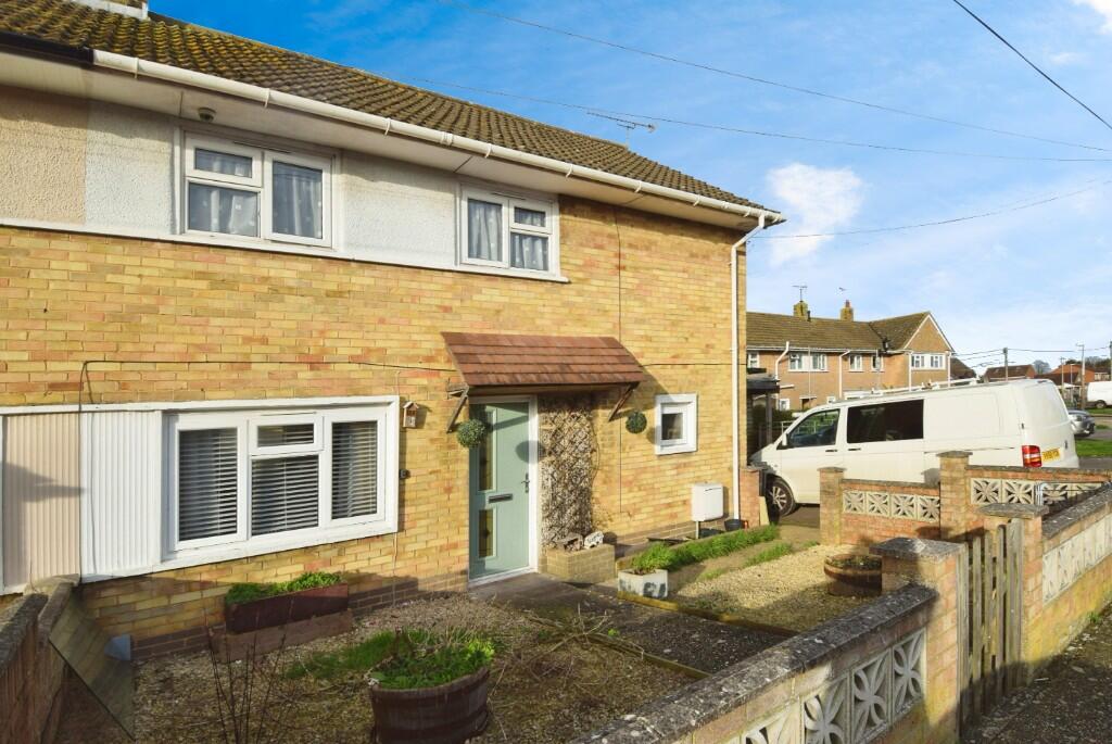 3 bedroom end of terrace house for sale in Elizabeth Road, Durrington