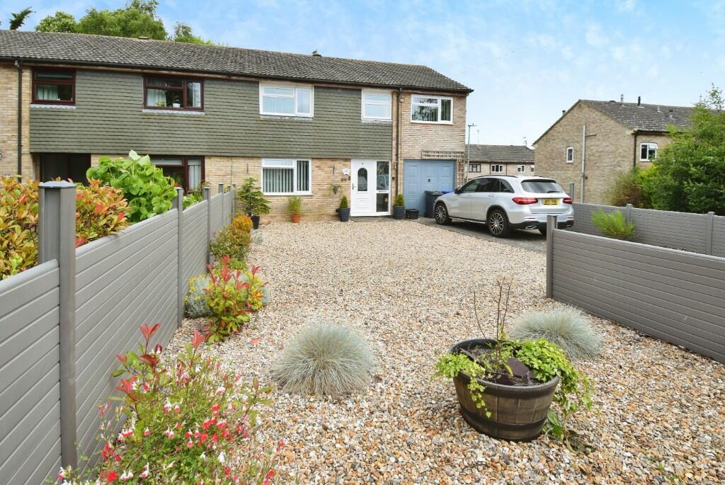 4 bedroom semidetached house for sale in Birchwood Drive, Durrington