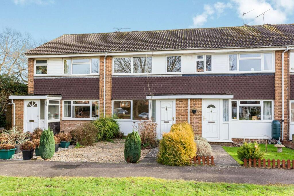 3 bedroom terraced house for rent in Sycamore Avenue, Horsham, RH12