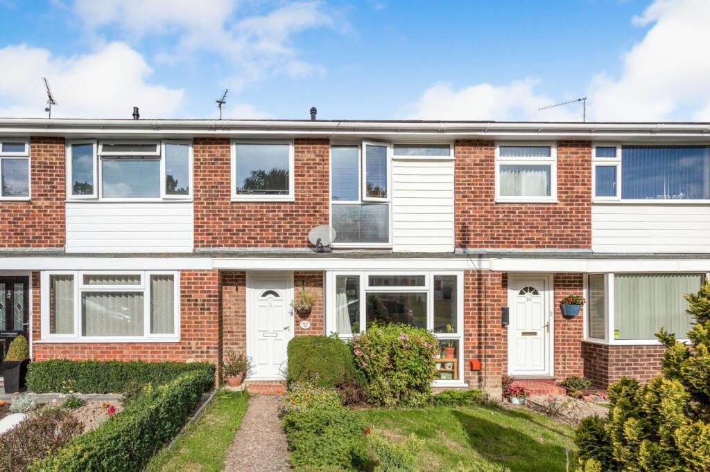 3 bedroom terraced house for rent in Rothley Chase, RH16