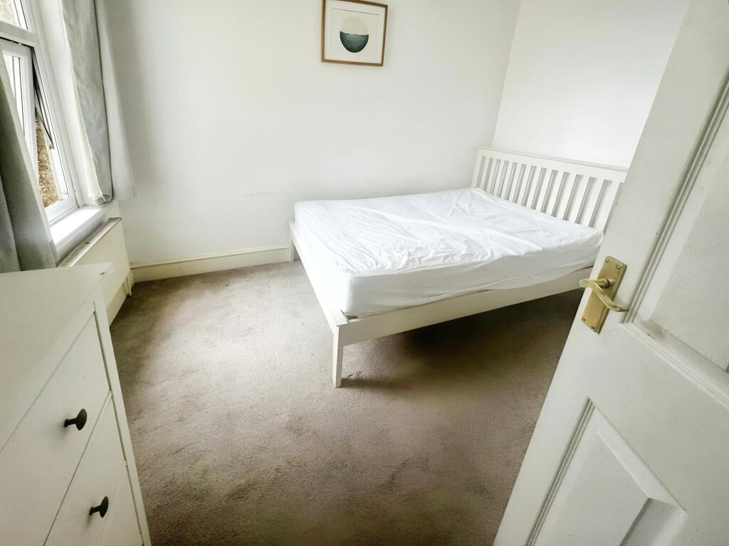 Main image of property: ROOM TO RENT Shadwell Road PO2