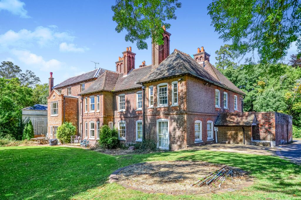 Main image of property: Botley Hill, Southampton, SO30