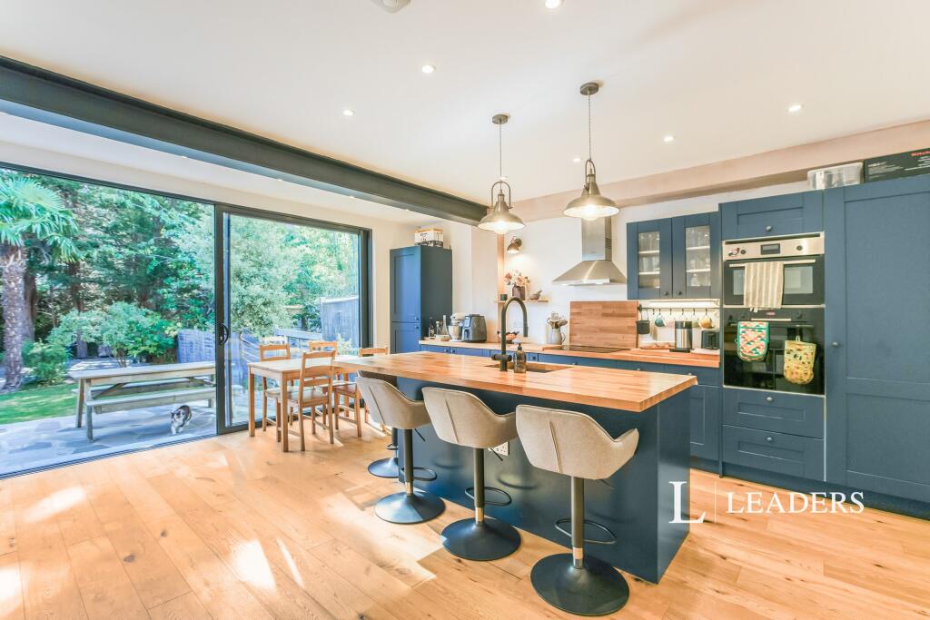 Main image of property: Estcourt Road 