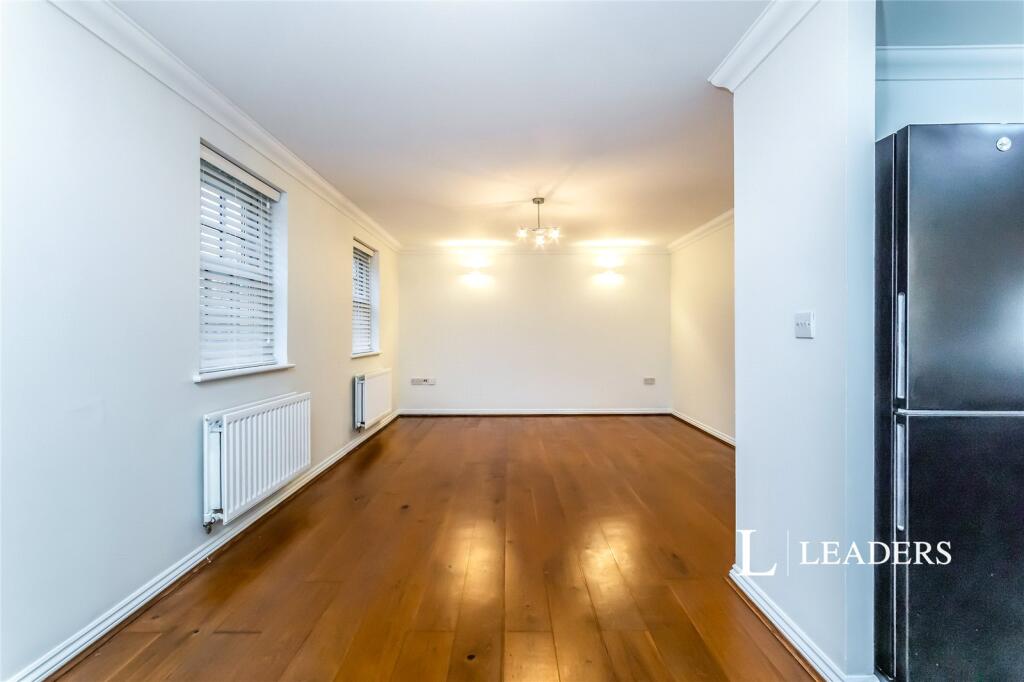 Main image of property: Gawton Crescent, CR5