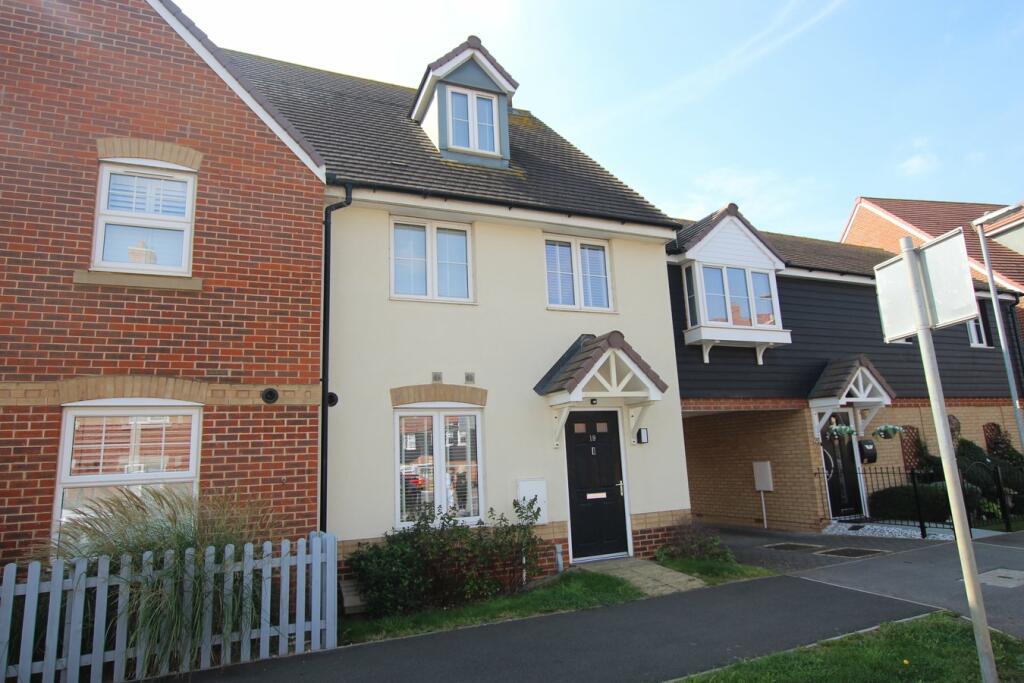 4 bedroom town house for sale in Walker Mead, Biggleswade, SG18
