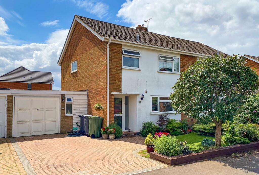 3 bedroom semidetached house for sale in Vicarage Close, Langford