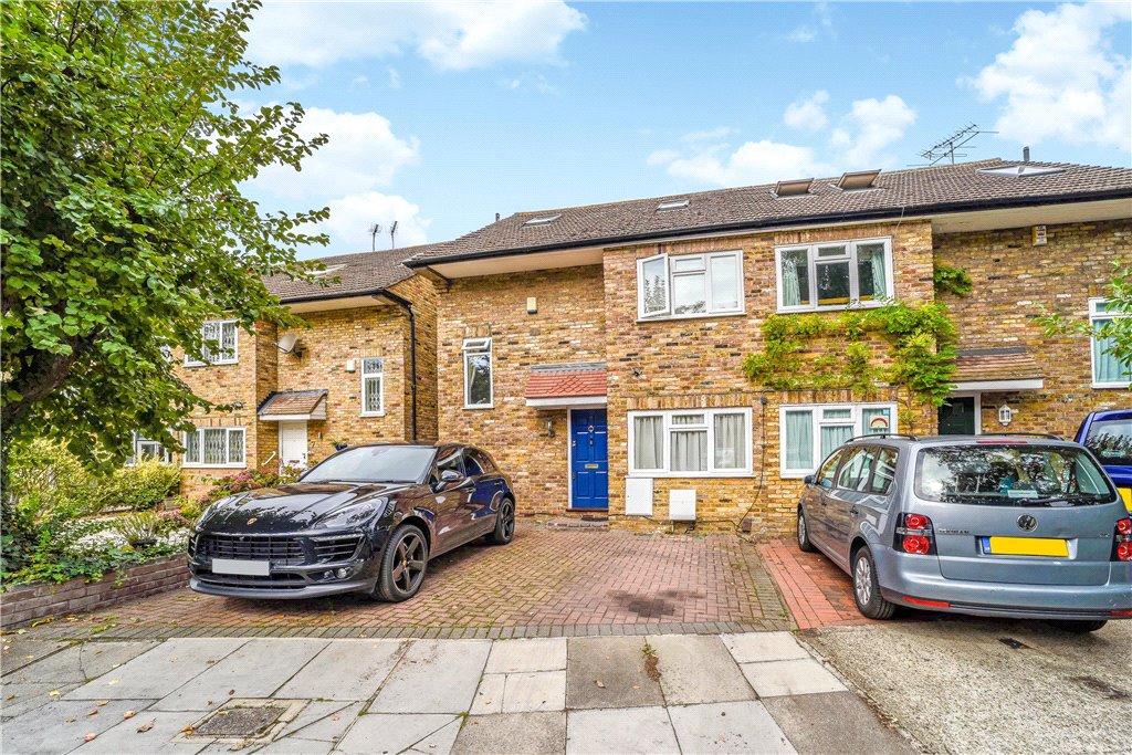 4 bedroom semidetached house for sale in Coniston Close, Hartington