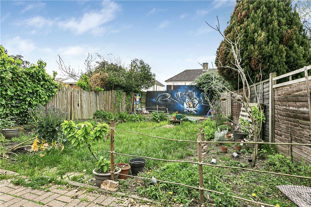 3 bedroom semidetached house for sale in Thomson Crescent, Croydon, CR0