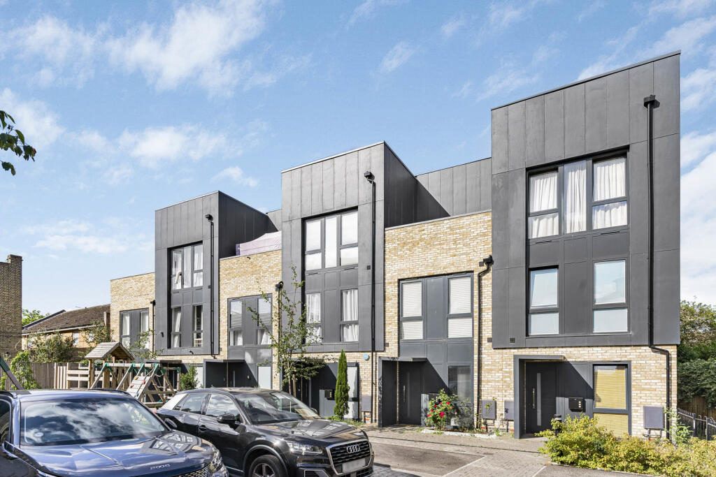 Main image of property: South End, Croydon, CR0