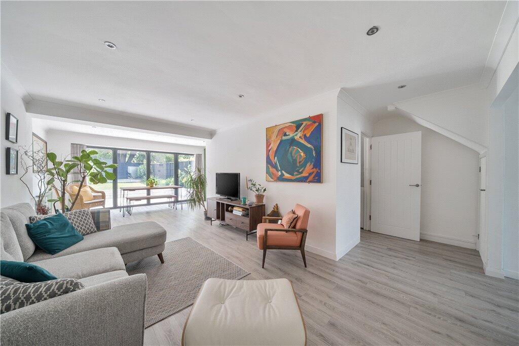 Main image of property: Dinsdale Gardens, London, SE25