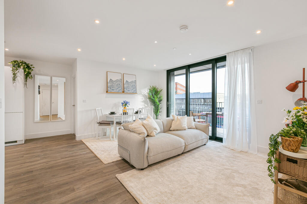 Main image of property: High Street, Staines-upon-Thames, Surrey, TW18