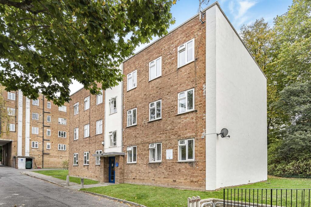 Main image of property: Leigham Court Road, London, SW16
