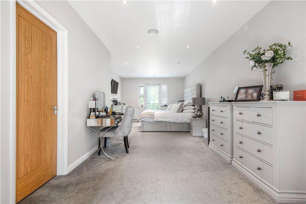 5 bedroom detached house for sale in Broadlands Avenue, Shepperton