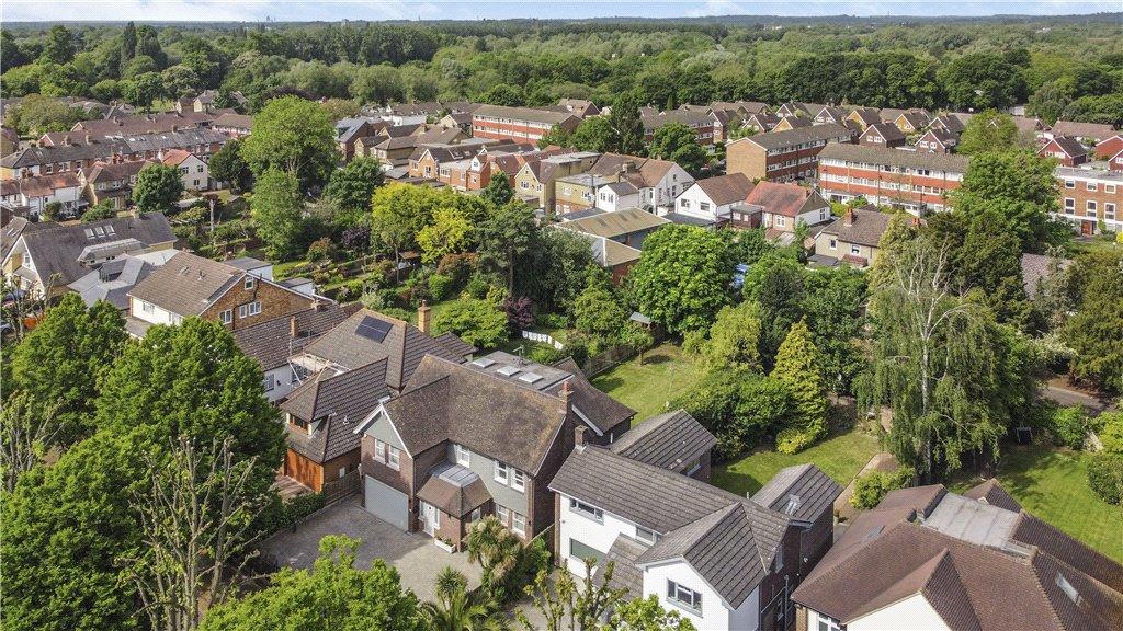 5 bedroom detached house for sale in Broadlands Avenue, Shepperton