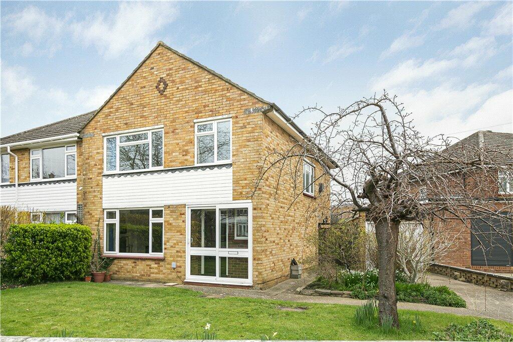 3 bedroom semidetached house for sale in Sunna Gardens, Sunburyon