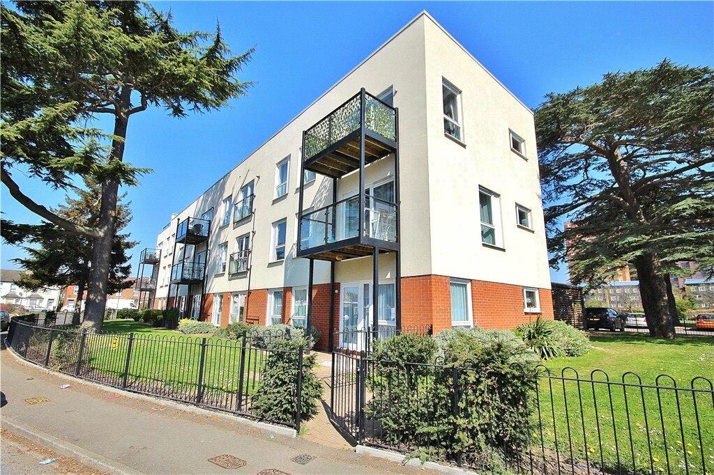 2 bedroom apartment for sale in Spelthorne Grove, SunburyonThames