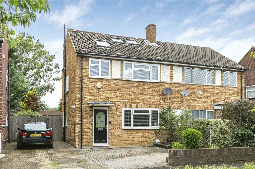 4 bedroom semidetached house for sale in Cumbernauld Gardens, Sunbury