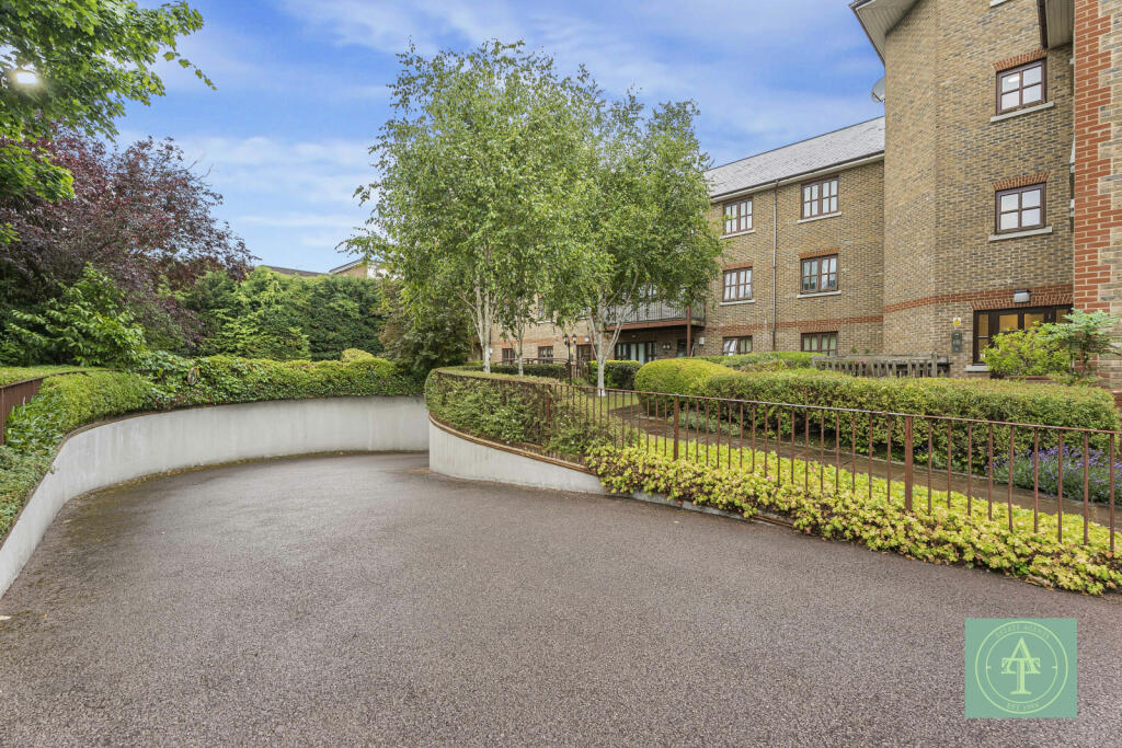 Main image of property: Green Dragon Lane, London, N21