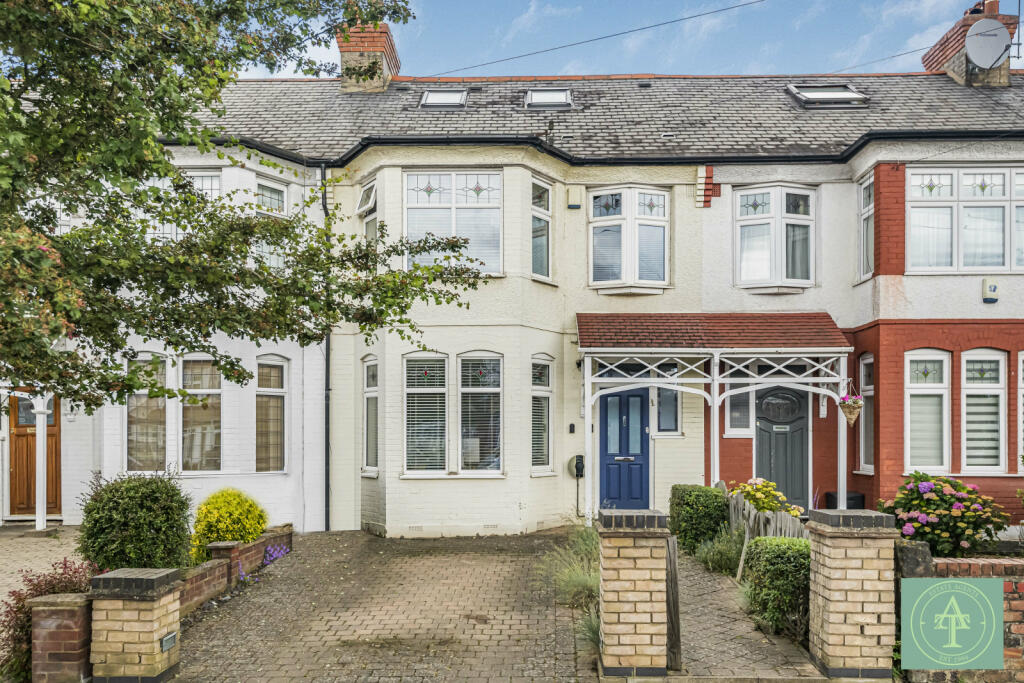 4 bedroom terraced house for sale in Firs lane, N21