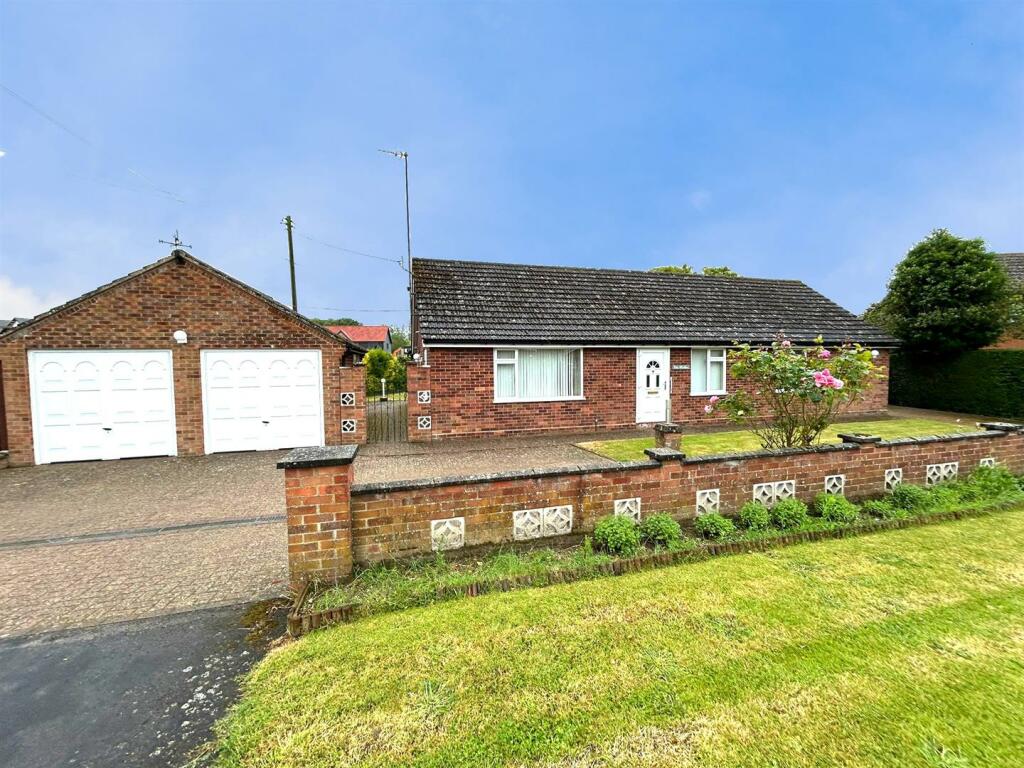 3 bedroom detached bungalow for sale in St. Marys Road, Creeting St