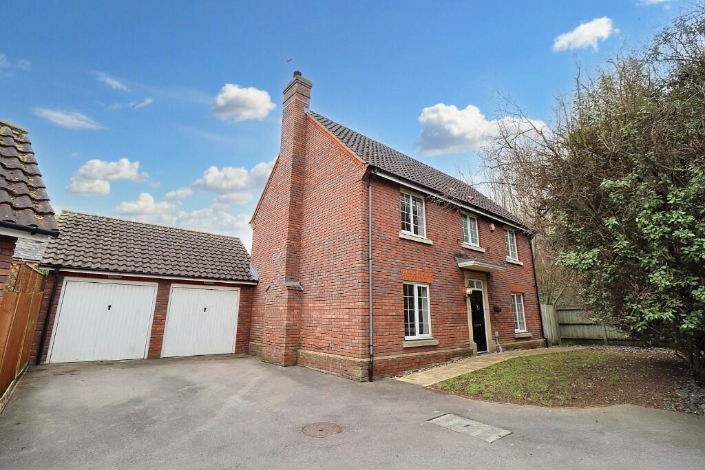 4 bedroom detached house for sale in SAN JUAN DRIVE, Chafford Hundred, Grays, RM16
