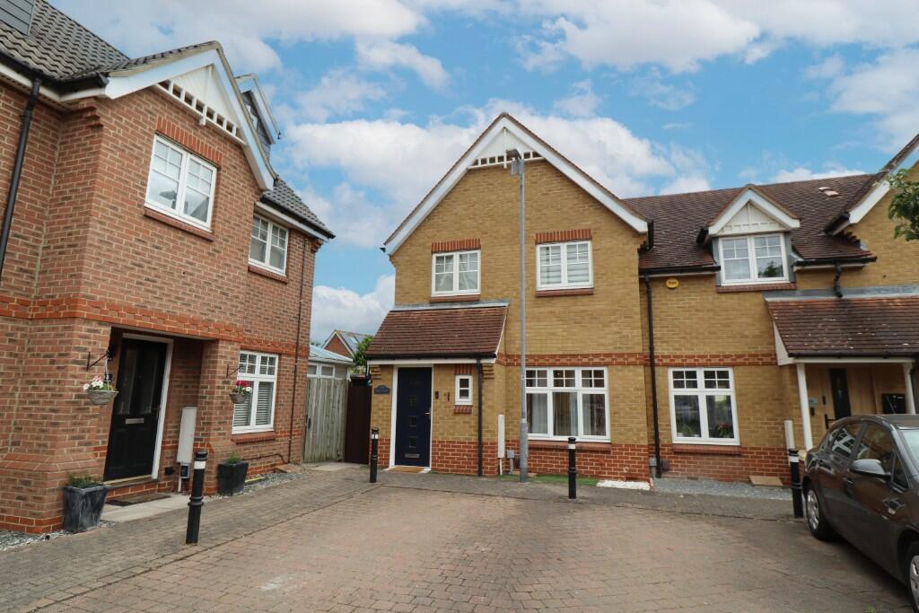 3 bedroom end of terrace house for sale in GUNNING ROAD, Little