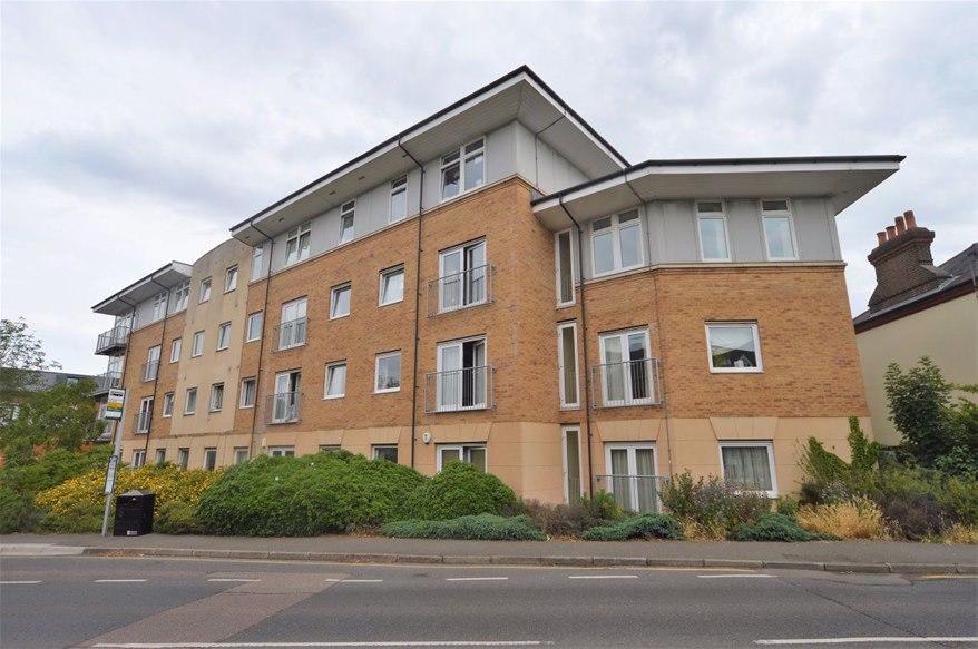 1 bedroom flat for rent in Camp Road, St Albans, AL1