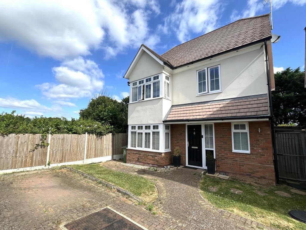 4 bedroom detached house for sale in Dorset Close, Chessington, Surrey