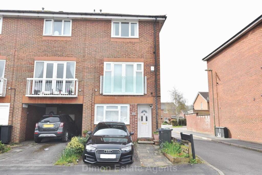 3 bedroom end of terrace house for sale in Alver Bridge View