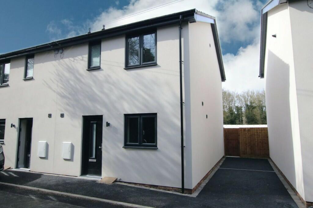 3 bedroom semidetached house for sale in 20 Old Paper Mill Lane