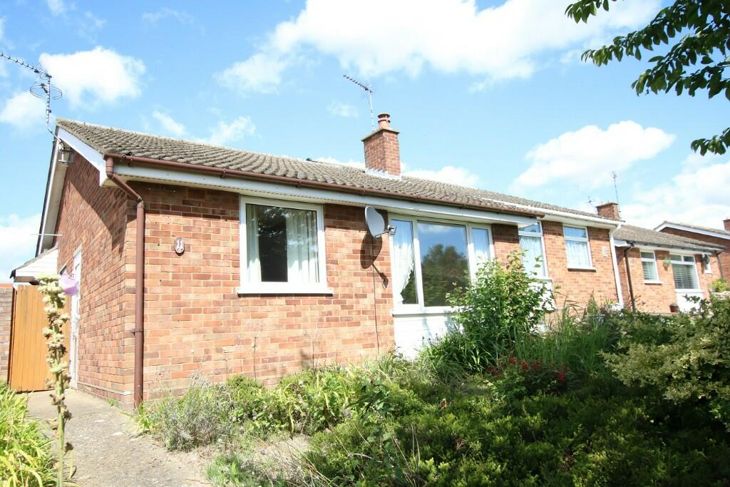 2 bedroom semidetached bungalow for sale in Lancaster Way, Claydon