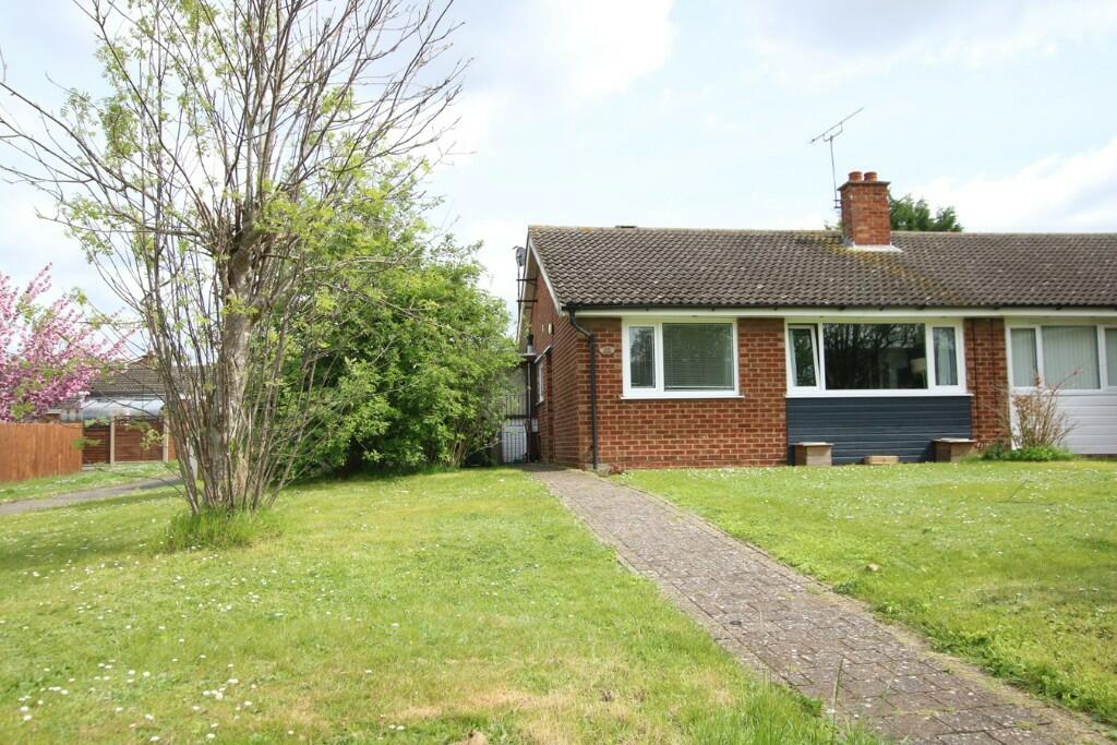 2 bedroom semidetached bungalow for sale in Edinburgh Gardens, Claydon