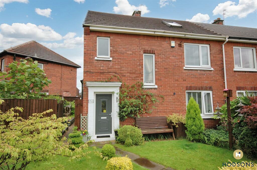 3 bedroom semidetached house for sale in Keswick Drive, Wakefield, WF2