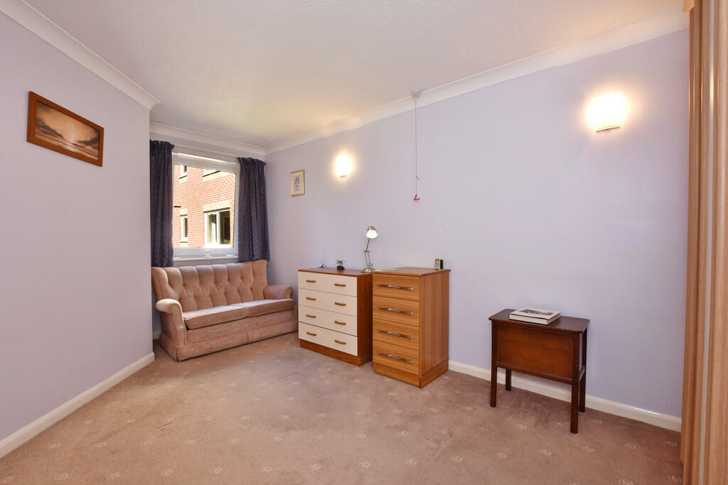 2 bedroom property for sale in Heathdene Manor, Grandfield Avenue