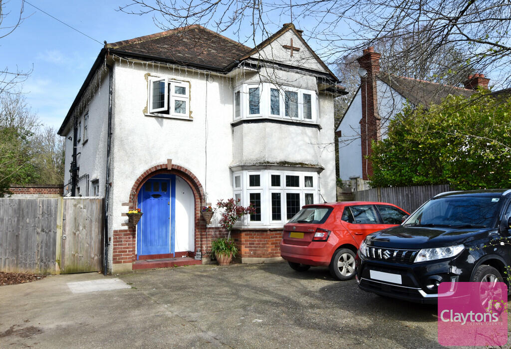 4 bedroom detached house for sale in Rickmansworth Road, Watford, WD18
