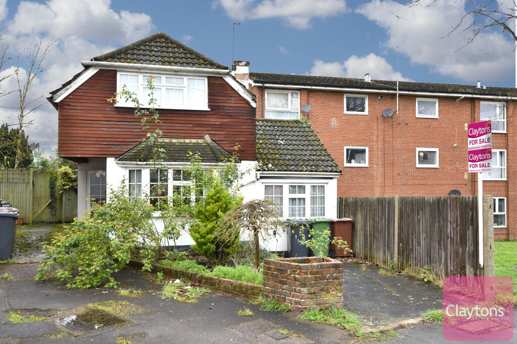 3 bedroom detached house for sale in Bushey Grove Road, Bushey, WD23