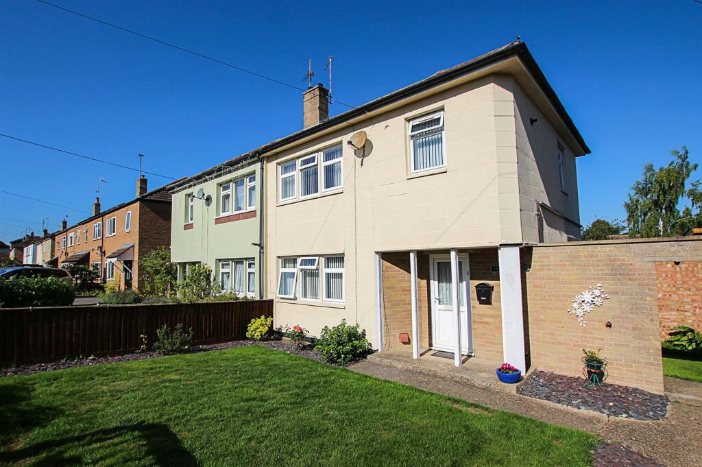 3 bedroom semidetached house for sale in Rowley Drive, Newmarket, CB8