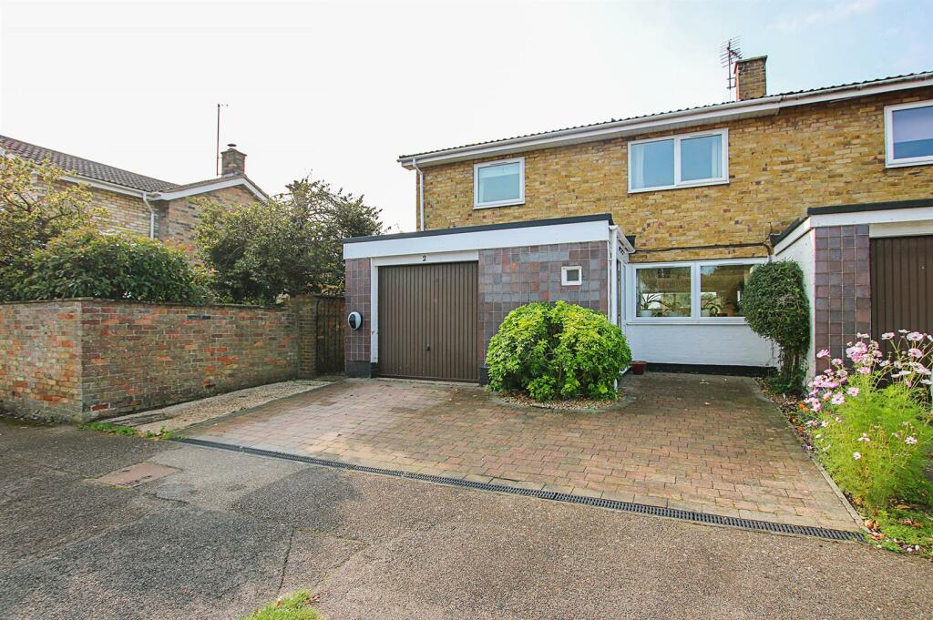 4 bedroom semidetached house for sale in West Walk, Bottisham