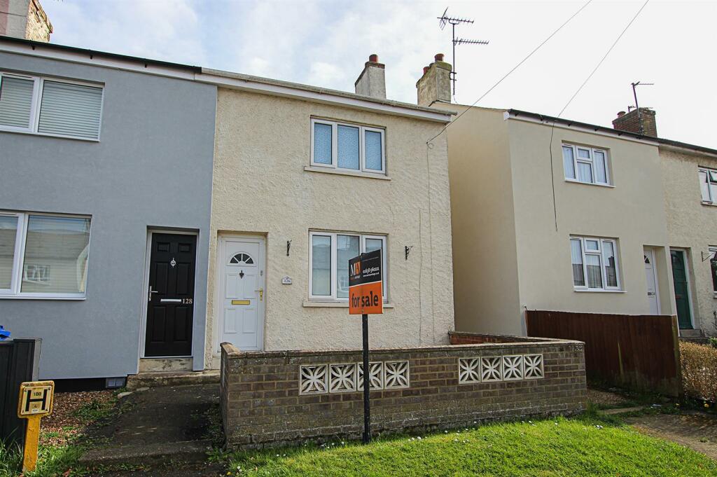 3 bedroom end of terrace house for sale in New Cheveley Road, Newmarket