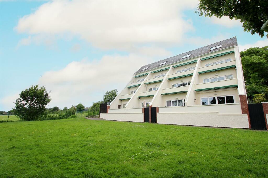 2 bedroom flat for sale in Rowley Drive, Newmarket, CB8
