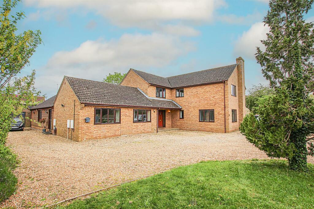 7 bedroom detached house for sale in The Birches, Soham, Ely, CB7
